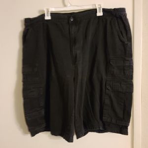 Mens bug and Tall Black Cargo shorts 46.